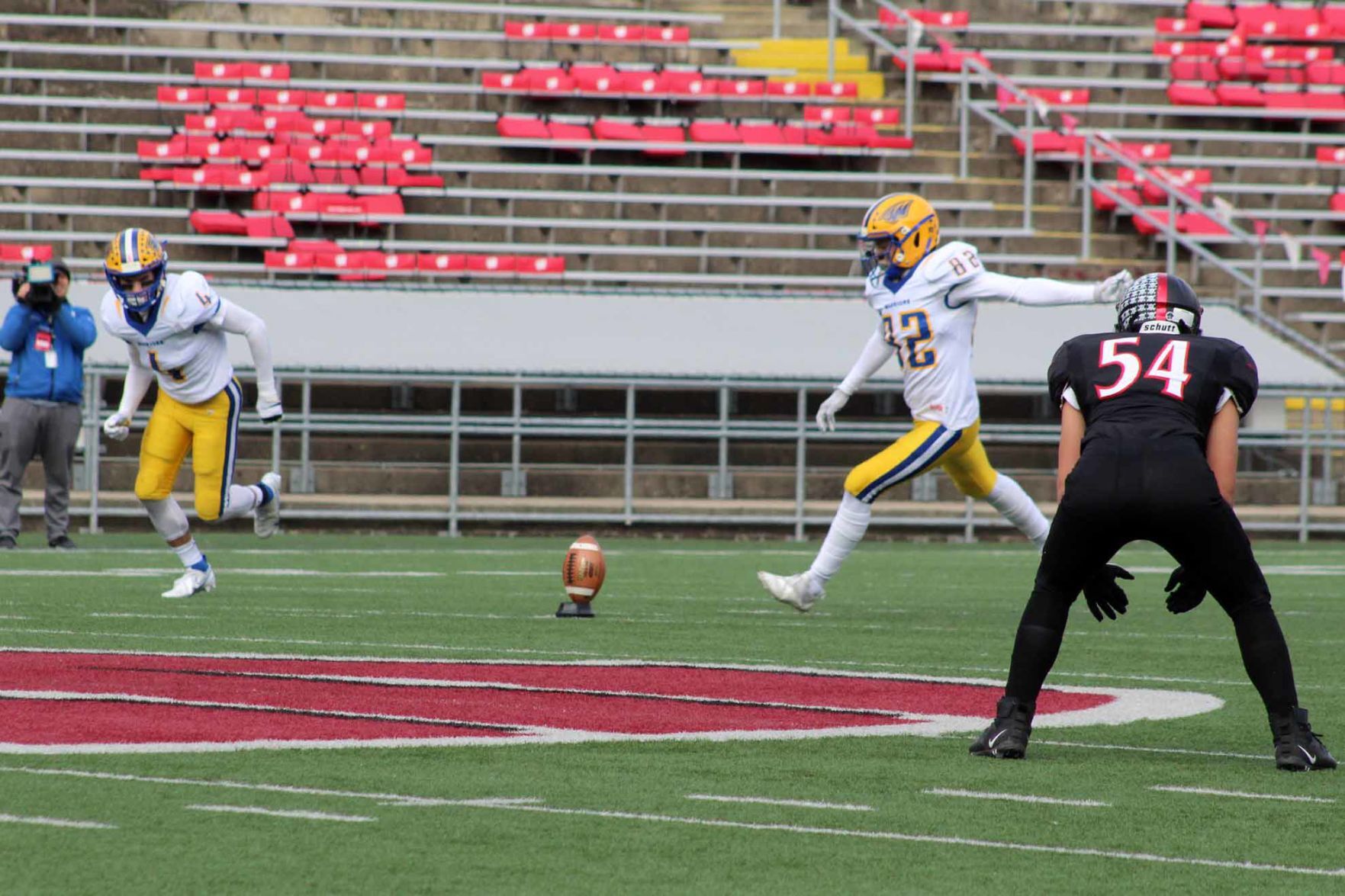 Rice Lake football vs. Pewaukee Division 3 state 11-19-21